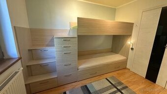 Poschoďová postel s úložným prostorem