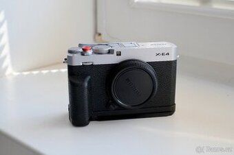 Fujifilm X-E4 + thumb a hand grip