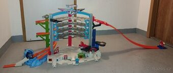 Garáž Hot Wheels + 6 autíček