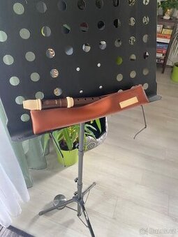 Flétna se stojanem na noty