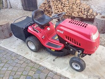 Zahradní traktůrek MTD