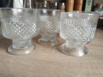 Retro skleněné misky na zmrzlinu