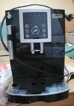 Automaticky kavovar DeLonghi