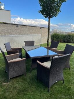 Zahradní nábytek - stůl a šest židlí