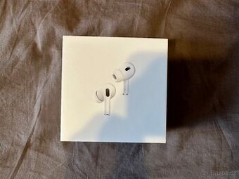 Apple AirPods Pro (2. generace) s MagSafe pouzdrem