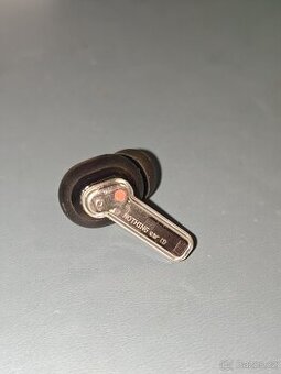 Pravé sluchátko Nothing ear 1