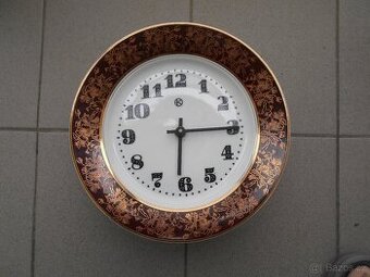 Staré, talířové, porcelánové hodiny.