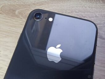 Apple iPhone 8 64GB Vesmírně šedý