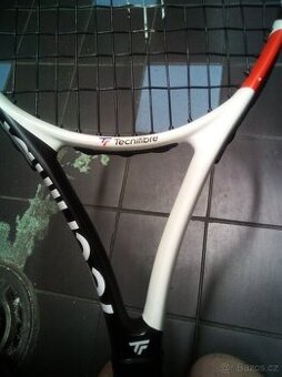 Tenisová raketa