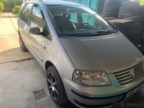 Sharan 2.8 4motion 4x4 tažné pěkný vůz.