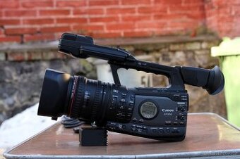 Canon XF300 + 3x aku Canon BP-975