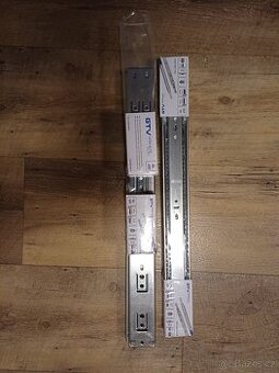 Pojezdy na šuplíky.