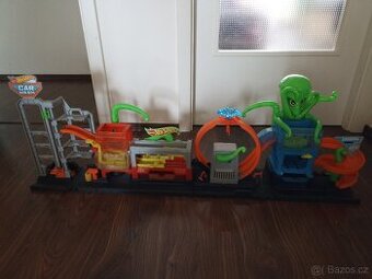 HotWheels myčka chobotnice - Ultimate Car Wash