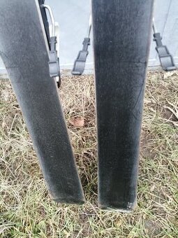 Dámské sjezdové lyže