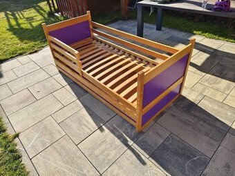 Prodám dětskou postel masiv fialová