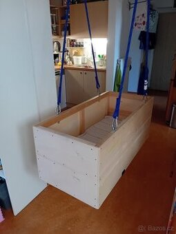 Dřevěná houpačka