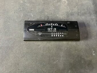 elektronická ladička Korg GT-3 pro kytaru a baskytaru.