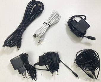 Nabíječka 2mm Nokia, dále adaptér Mini USB a S-video kabel