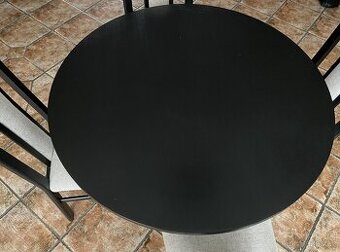 Kulatý jídelní stůl + 4 židle