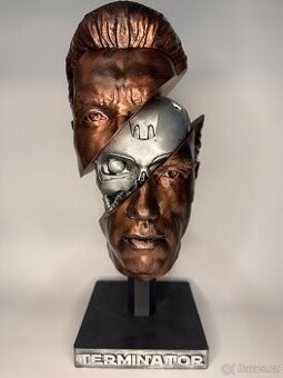 Terminátor Arnold Schwarzenegger 30cm