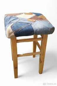 Upcyklovaná džínová stolička (borovice, bělená)