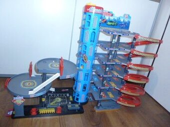 PARKOVIŠTĚ MANSION PATROVÉ VELKÉ AUTO-PARKING LOT 1:18+AUTA