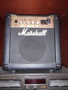 Combo Marshall MG 10