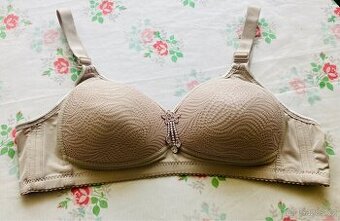 Podprsenka push-up, úplně nová, v barvě bílé kávy