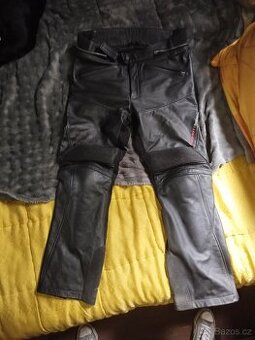 Prodám kožené motorkářské kalhoty