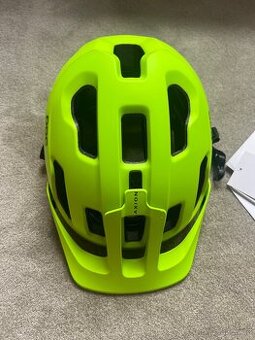 Cyklistická helma Poc Axion