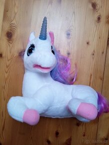 Interaktivní jednorožec Luna