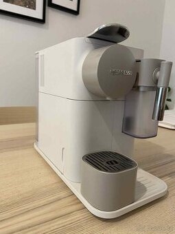 Kapslový kávovar Delonghi EN500.W