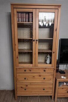 Vitrína IKEA