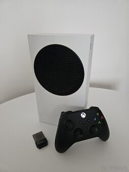 Xbox series S s rozšířením paměti 512gb a ovladačem