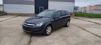 Opel Astra 1,4 benzin 2010 edice Opel 111