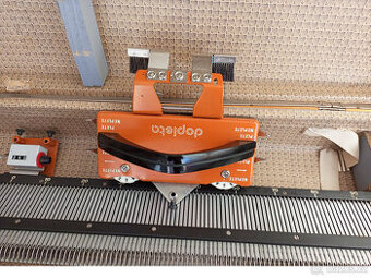 prodám kompletní výbavu pro domácí pletení