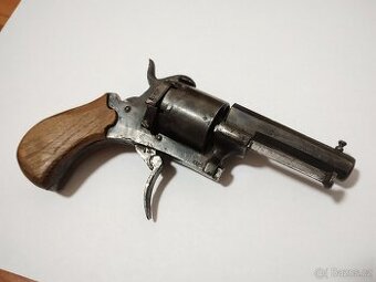 Starožitný malý historický revolver LEFAUCHEUX z roku 1870