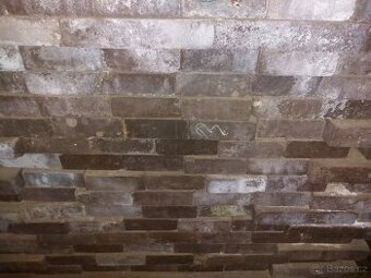 Megnezitové cihly pro stavbu akumulačního krbu