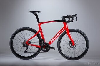 Pinarello X3 Keen Red – Shimano 105 Di2, karbonová kola, wat