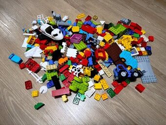 Lego Duplo 4,4 Kg, bohatá směs a dvě desky