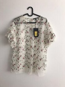 Bílá průsvitná květovaná halenka - zlevněno