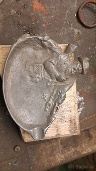 Popelník hliník, Žehlička litinová. Svícen kovany