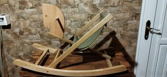 Ručně vyrobená dřevěná houpací židle pro dítě – originál