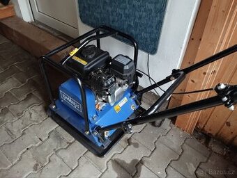 Vibrační hutnící deska