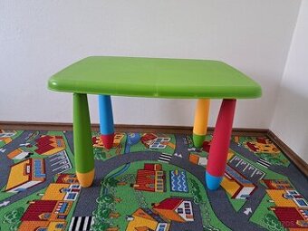 Dětský plastový stolek