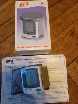 Měřič krevního tlaku a tepu