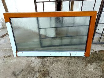 Plastové fixní okno, doprava.