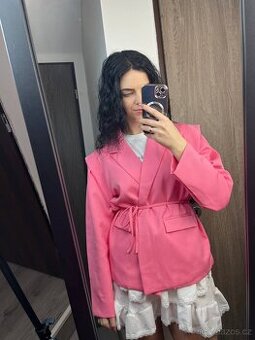 Dámské sako s páskem  elegantní a ženský kousek do šatníku