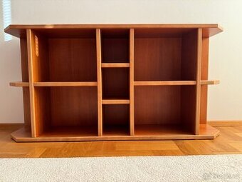 Otevřená knihovna dřevěná dýha třešeň