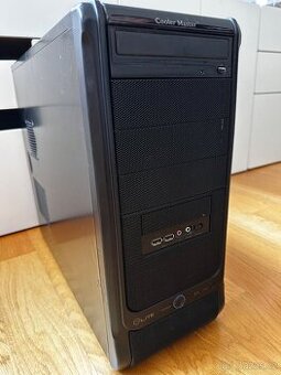 kancelářský stolní počítač